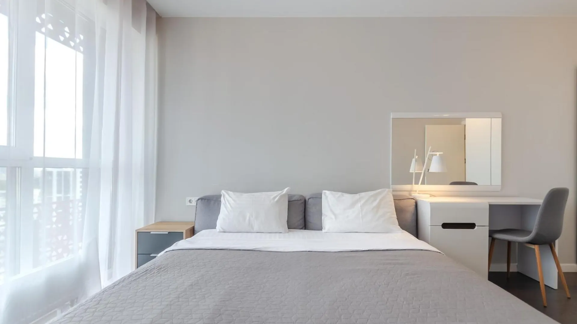 Petrovdom 41B-59B-90B-77B Stunning City View Apartments At Rc Kvartet, Central Railway Station Kiev