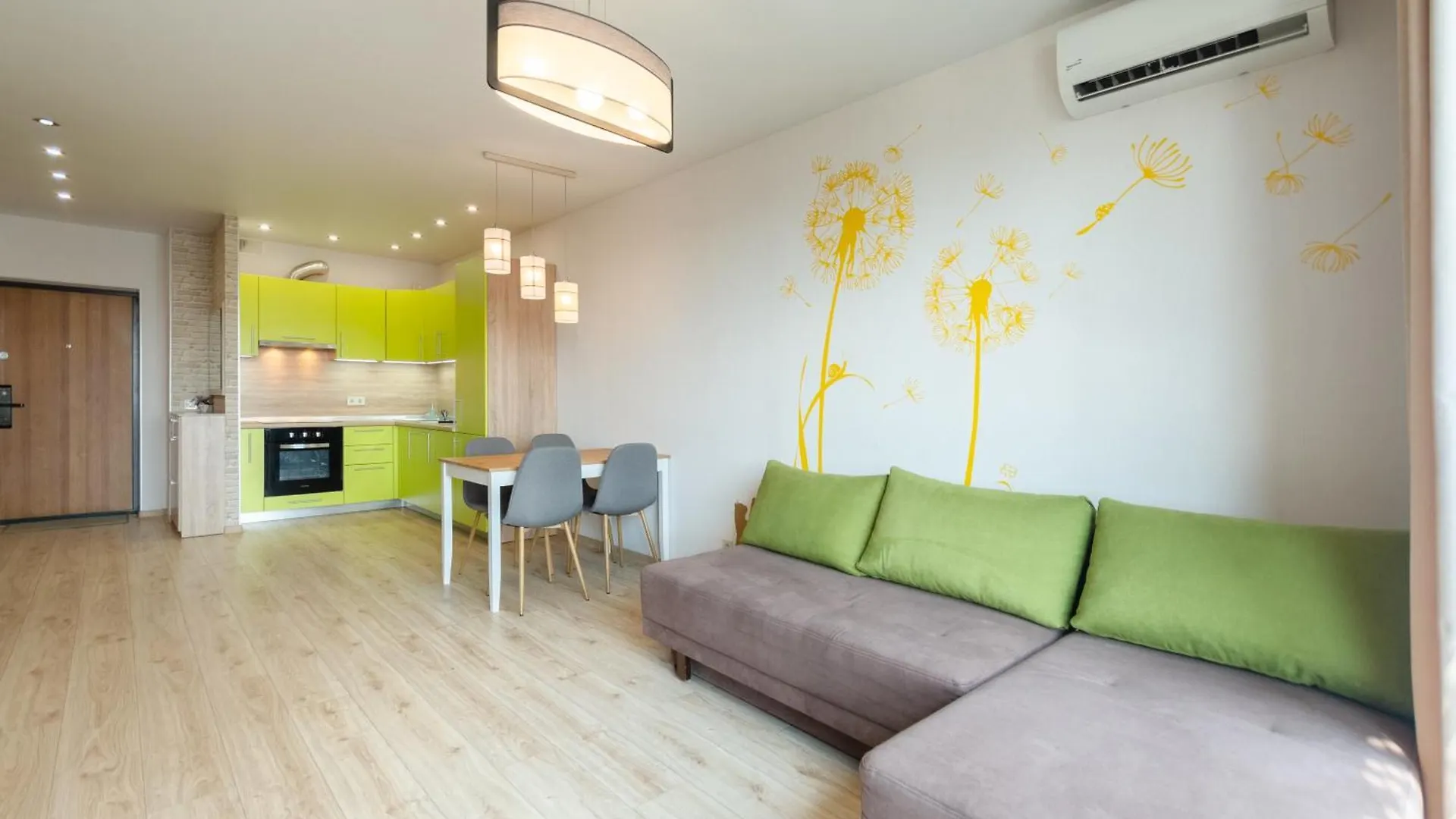 Petrovdom 41B-59B-90B-77B Stunning City View Apartments At Rc Kvartet, Central Railway Station Kiev