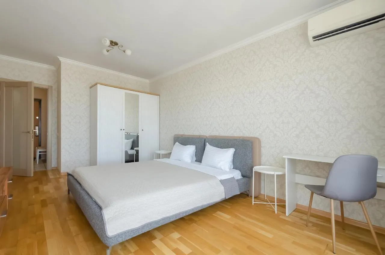 Petrovdom 41B-59B-90B-77B Stunning City View Apartments At Rc Kvartet, Central Railway Station Kiew Ukraine