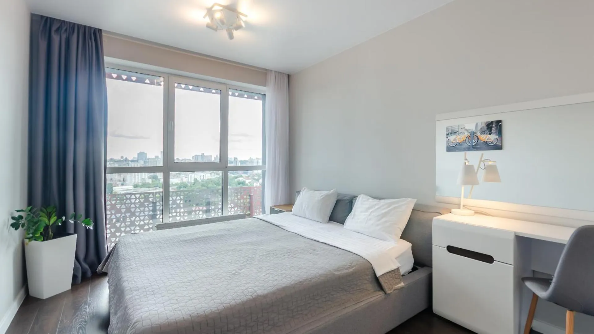 Petrovdom 41B-59B-90B-77B Stunning City View Apartments At Rc Kvartet, Central Railway Station Kiew 0*,  Ukraine