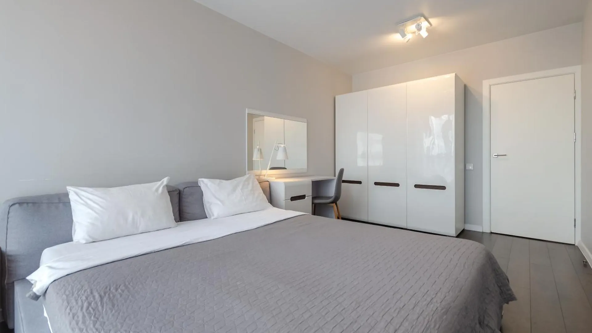 Petrovdom 41B-59B-90B-77B Stunning City View Apartments At Rc Kvartet, Central Railway Station Kiew