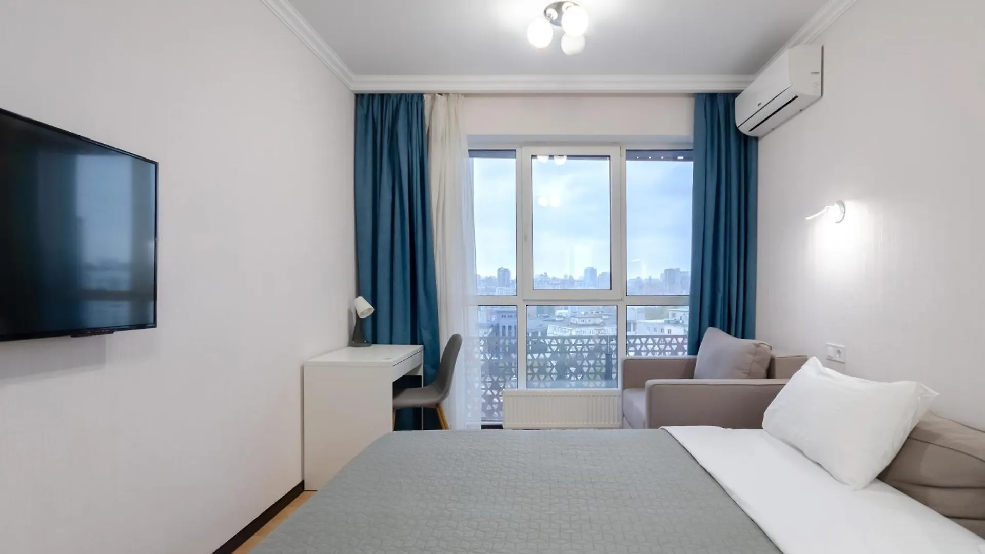 Petrovdom 41B-59B-90B-77B Stunning City View Apartments At Rc Kvartet, Central Railway Station Kiew