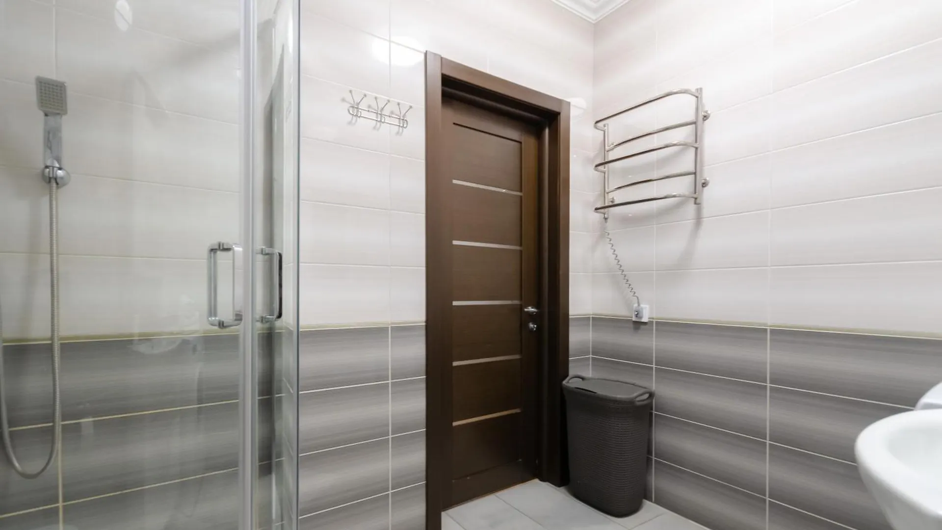 Petrovdom 41B-59B-90B-77B Stunning City View Apartments At Rc Kvartet, Central Railway Station Kiew 0*,
