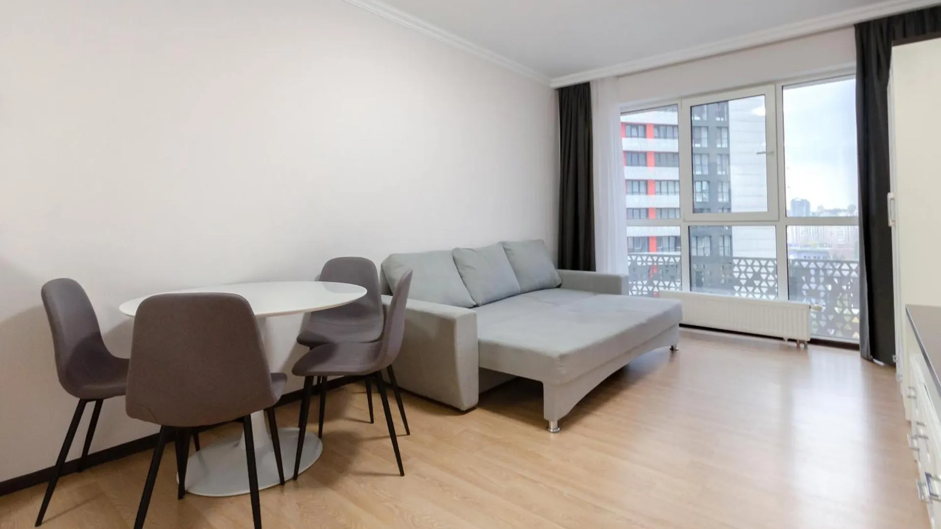 Petrovdom 41B-59B-90B-77B Stunning City View Apartments At Rc Kvartet, Central Railway Station Kiew