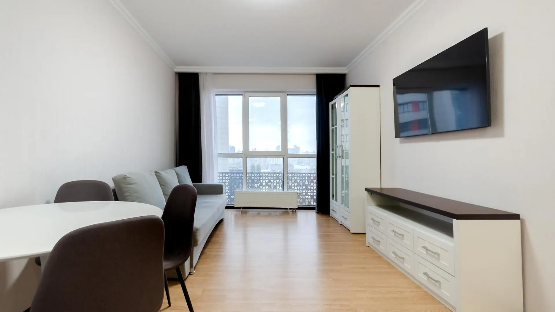 Petrovdom 41B-59B-90B-77B Stunning City View Apartments At Rc Kvartet, Central Railway Station Kiew Ukraine