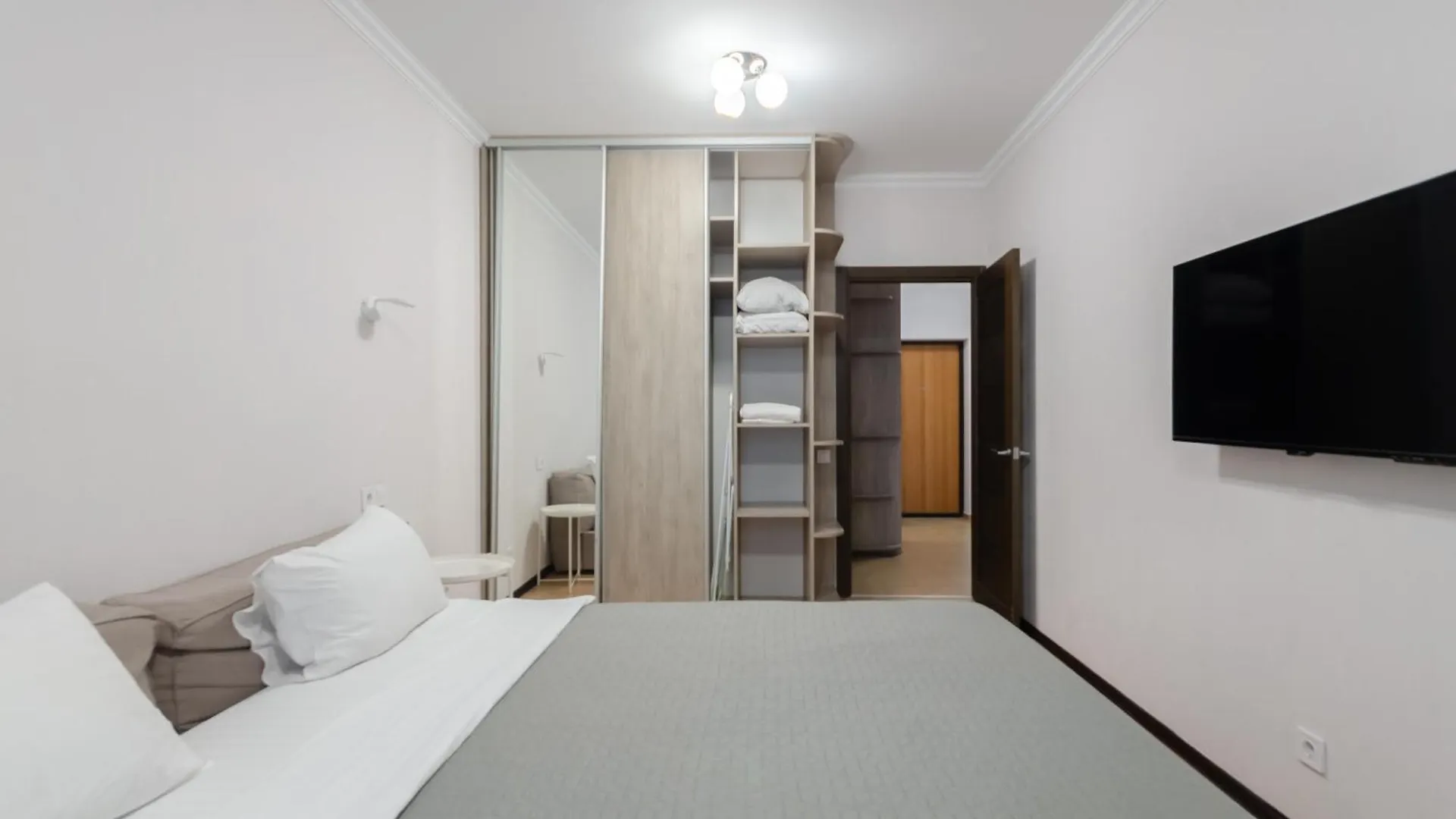 Petrovdom 41B-59B-90B-77B Stunning City View Apartments At Rc Kvartet, Central Railway Station Kiew