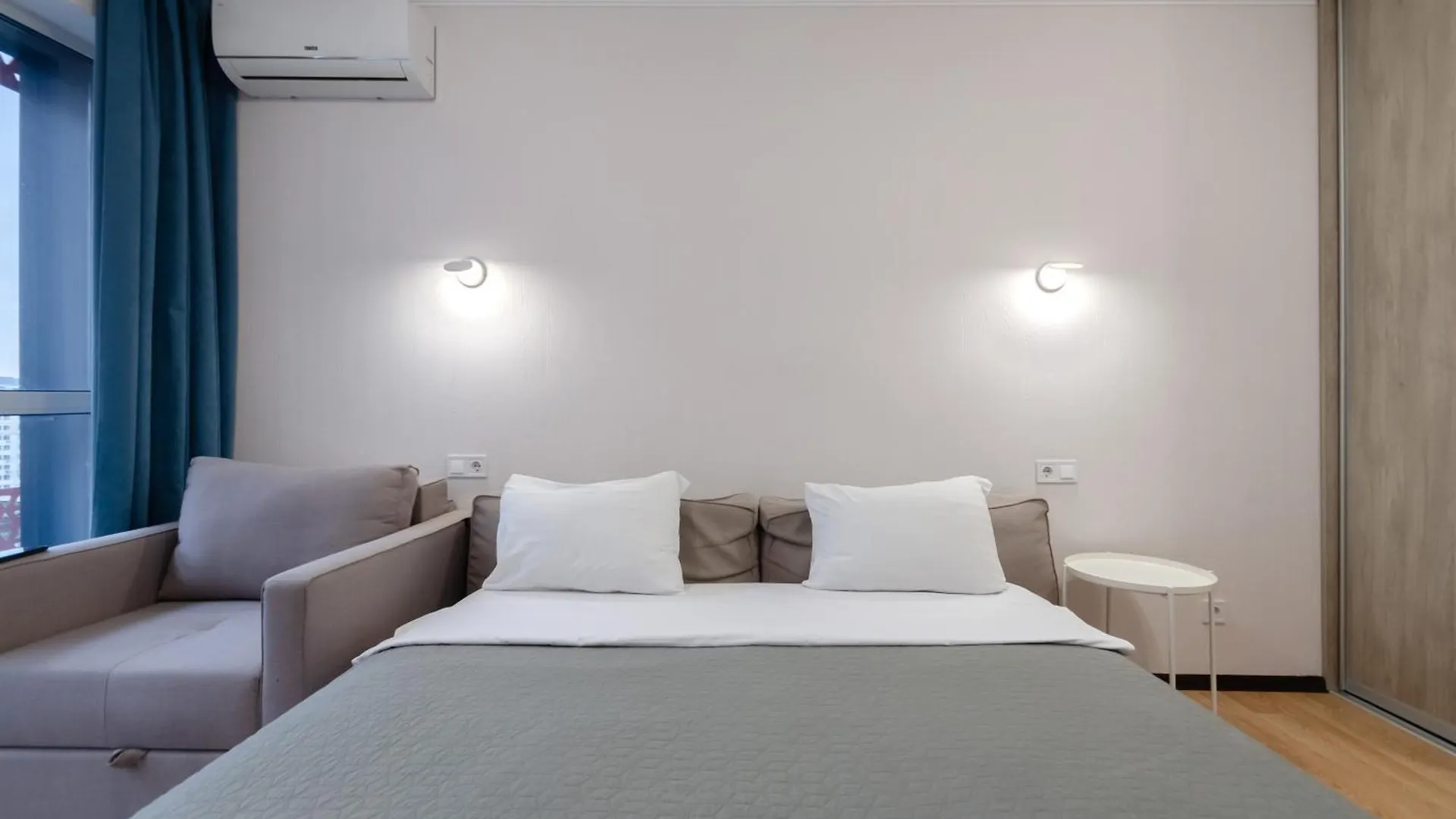 Petrovdom 41B-59B-90B-77B Stunning City View Apartments At Rc Kvartet, Central Railway Station Kiew Ukraine