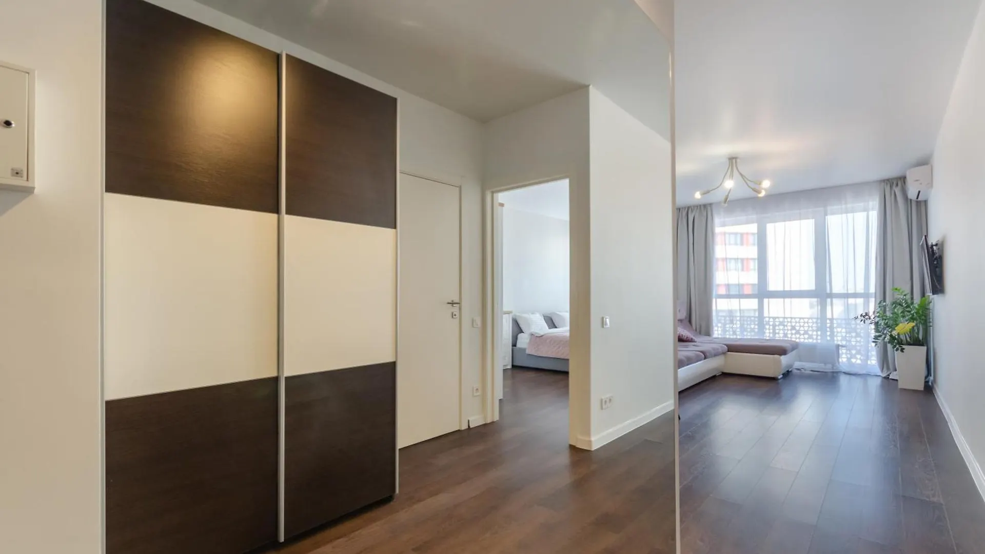 Petrovdom 41B-59B-90B-77B Stunning City View Apartments At Rc Kvartet, Central Railway Station Kiew Ukraine