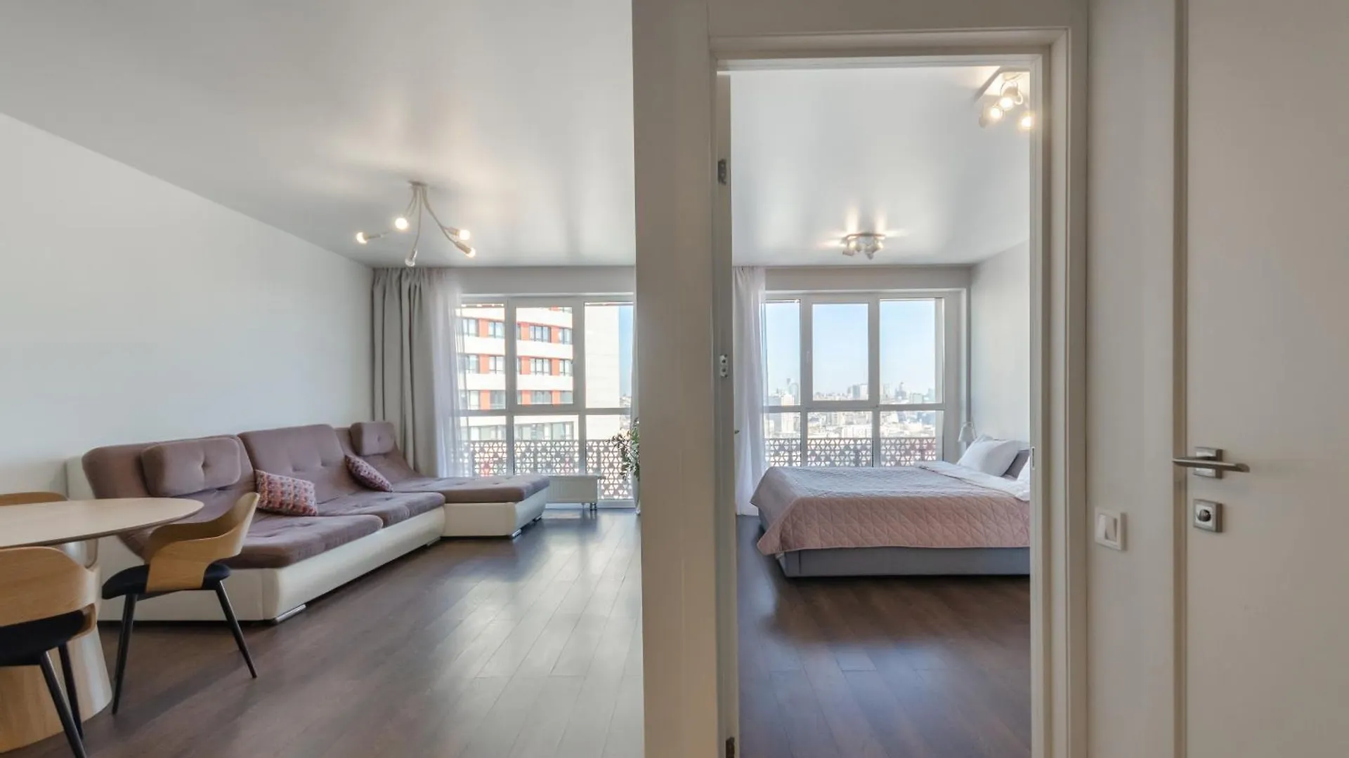 Petrovdom 41B-59B-90B-77B Stunning City View Apartments At Rc Kvartet, Central Railway Station Kiew 0*,