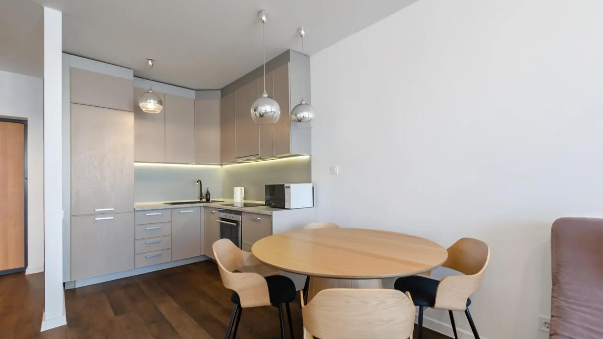 Petrovdom 41B-59B-90B-77B Stunning City View Apartments At Rc Kvartet, Central Railway Station Kiew 0*,