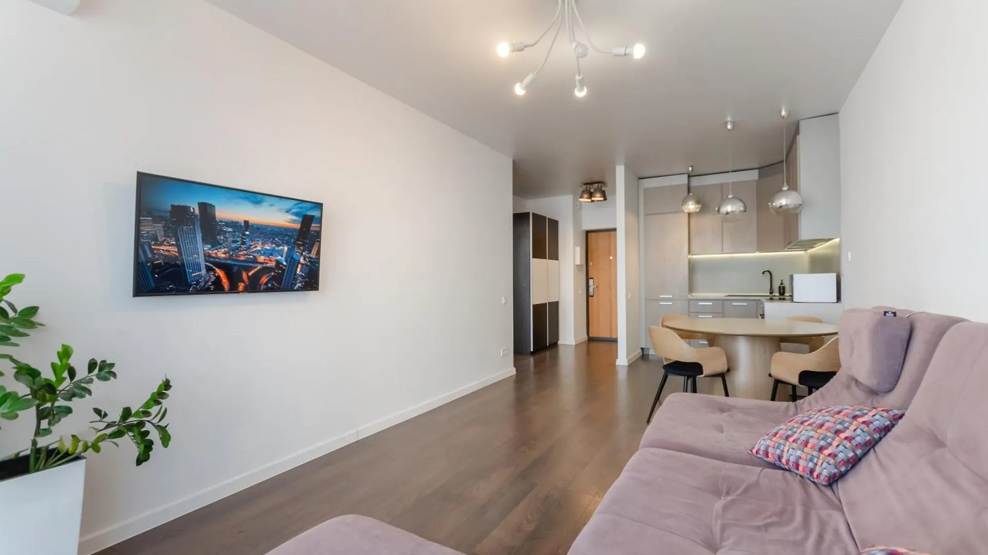 Petrovdom 41B-59B-90B-77B Stunning City View Apartments At Rc Kvartet, Central Railway Station Kiew