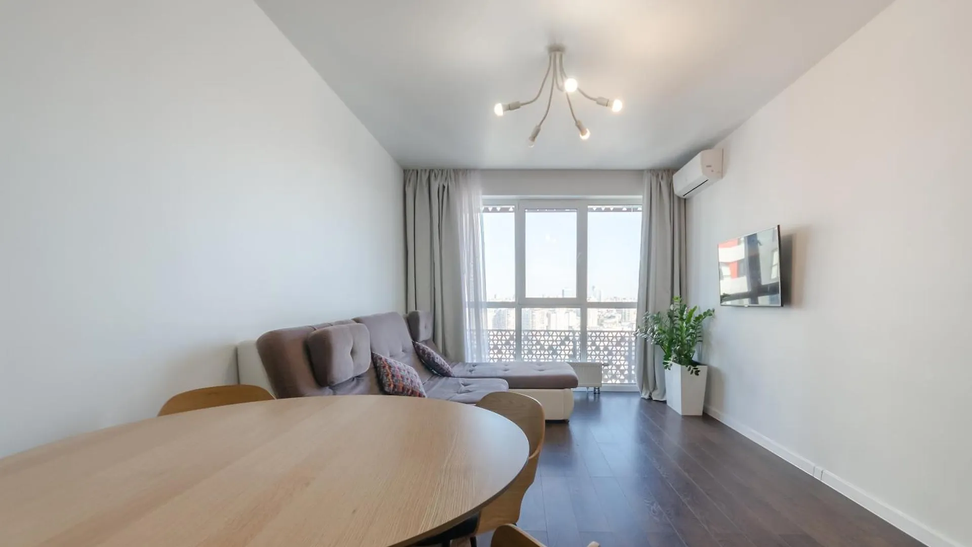 Petrovdom 41B-59B-90B-77B Stunning City View Apartments At Rc Kvartet, Central Railway Station Kiew